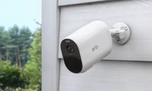 Arlo Essential XL Spotlight Cam​